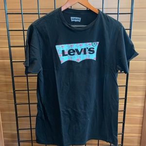 Levi’s Black Tee